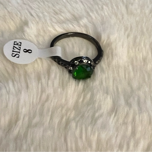 Fragrant Jewels emerald green / black colored Ring size 8 - Picture 3 of 3